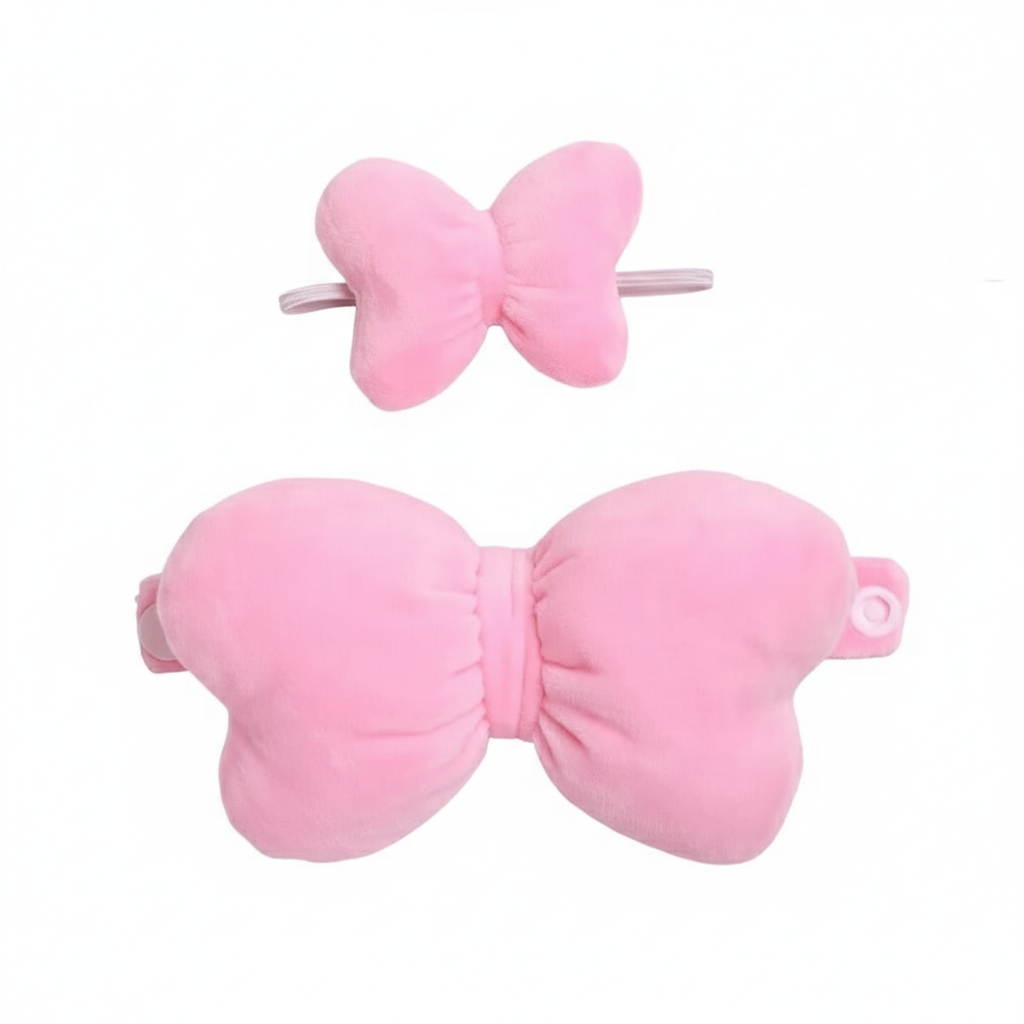 Deux nœuds papillon roses sur fond blanc